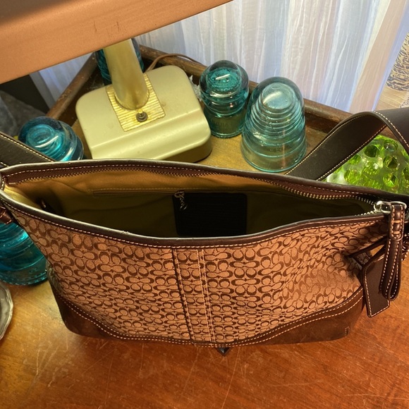 Brown Coach Signature Hobo Bag No. G0785-10945 adjustable strap - Picture 12 of 16